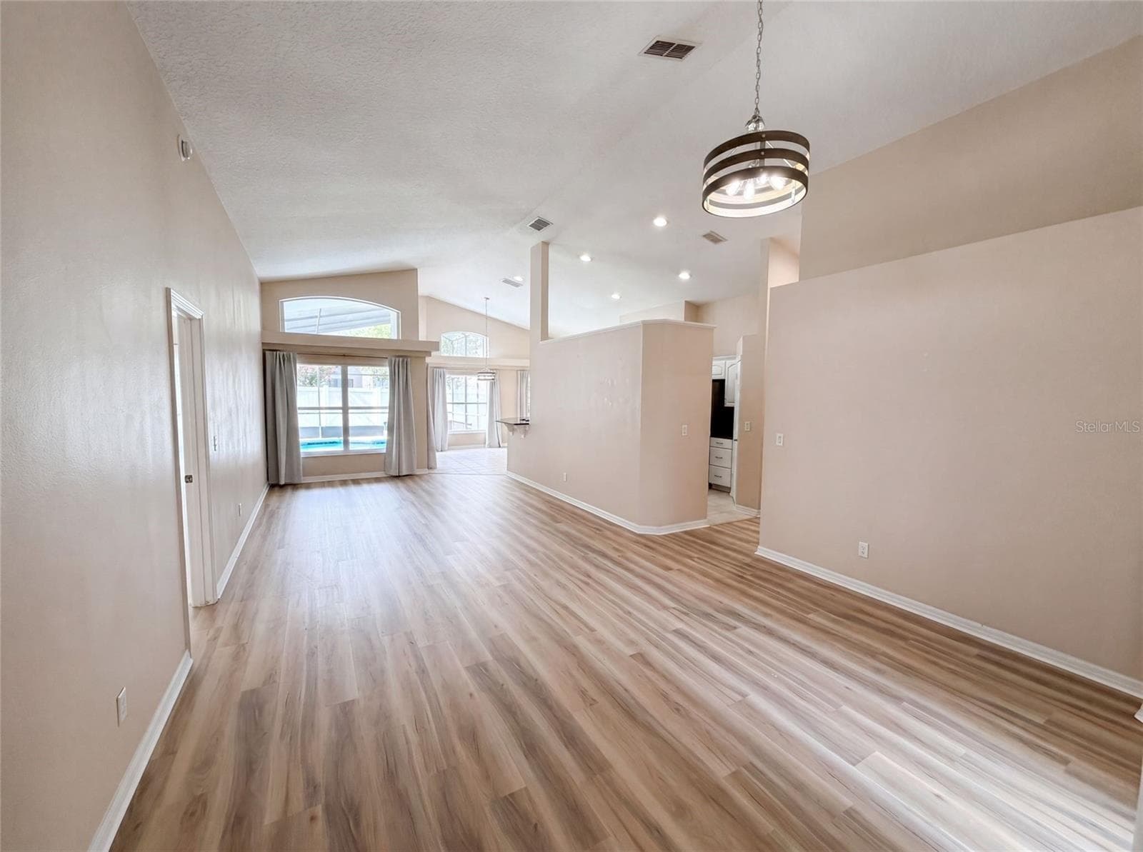 1619 RIVER BIRCH AVENUE — photo 3 of 30
