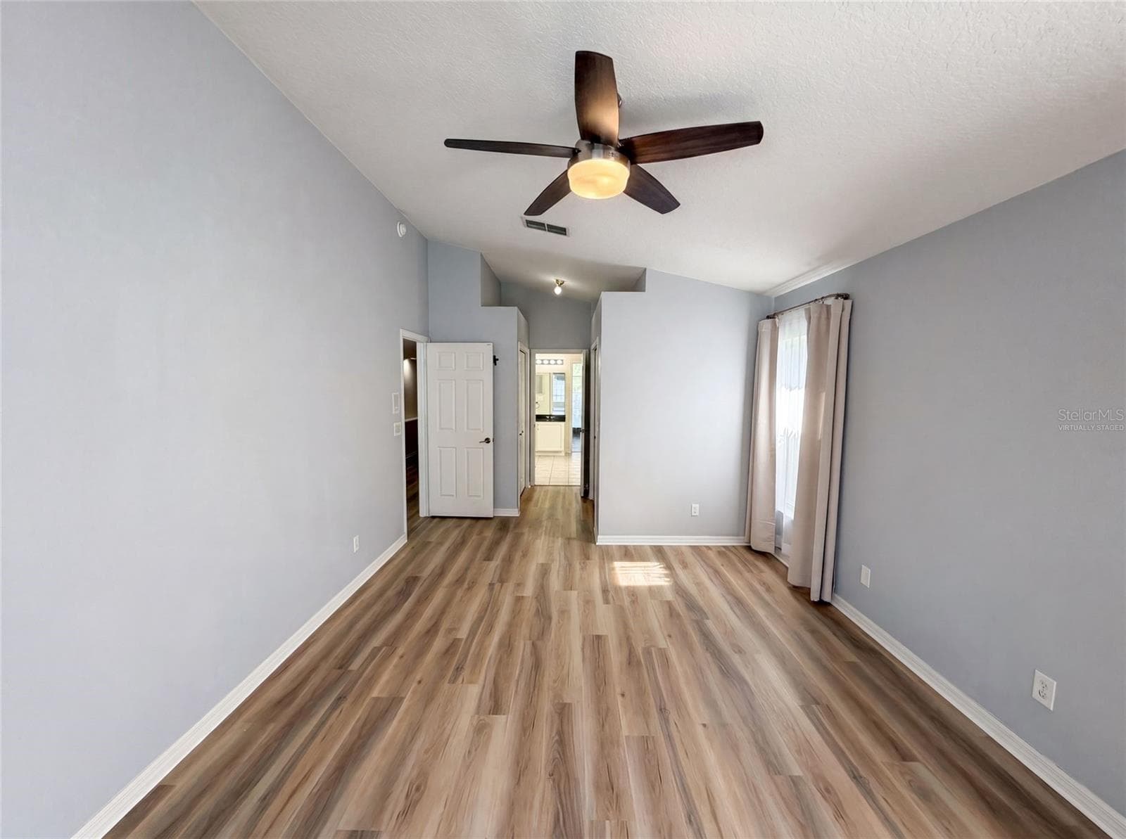 1619 RIVER BIRCH AVENUE — photo 4 of 30