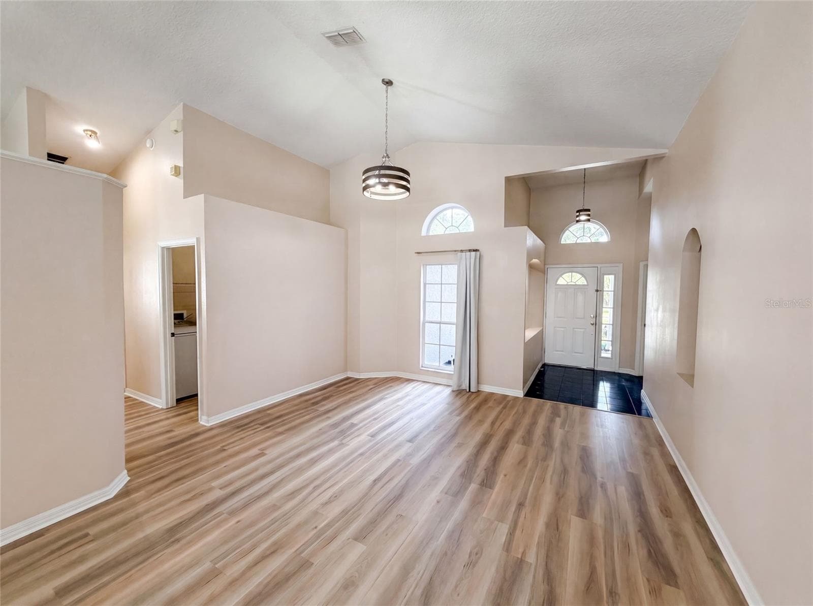 1619 RIVER BIRCH AVENUE — photo 7 of 30