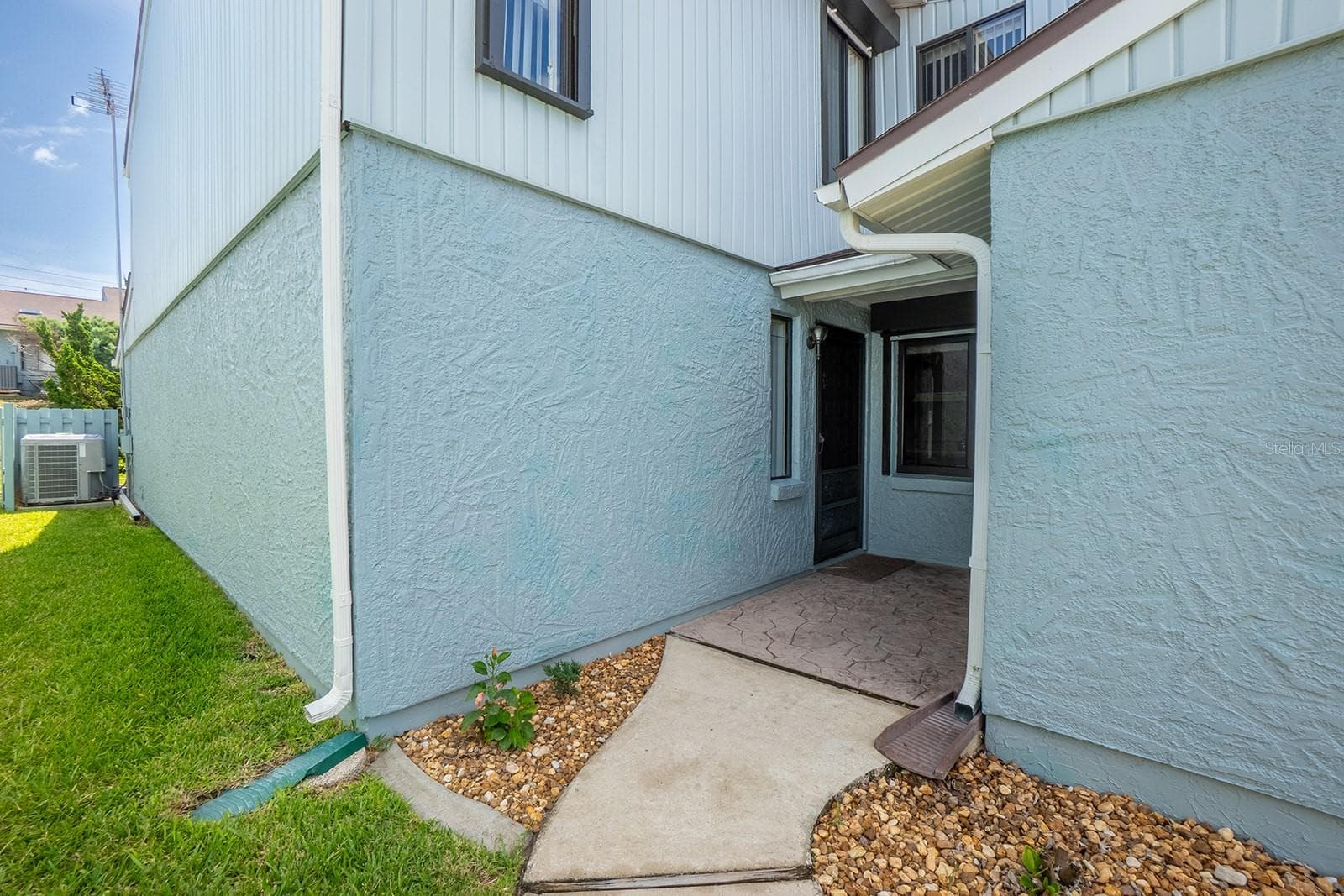 1746 WINDSONG CIRCLE — photo 5 of 46