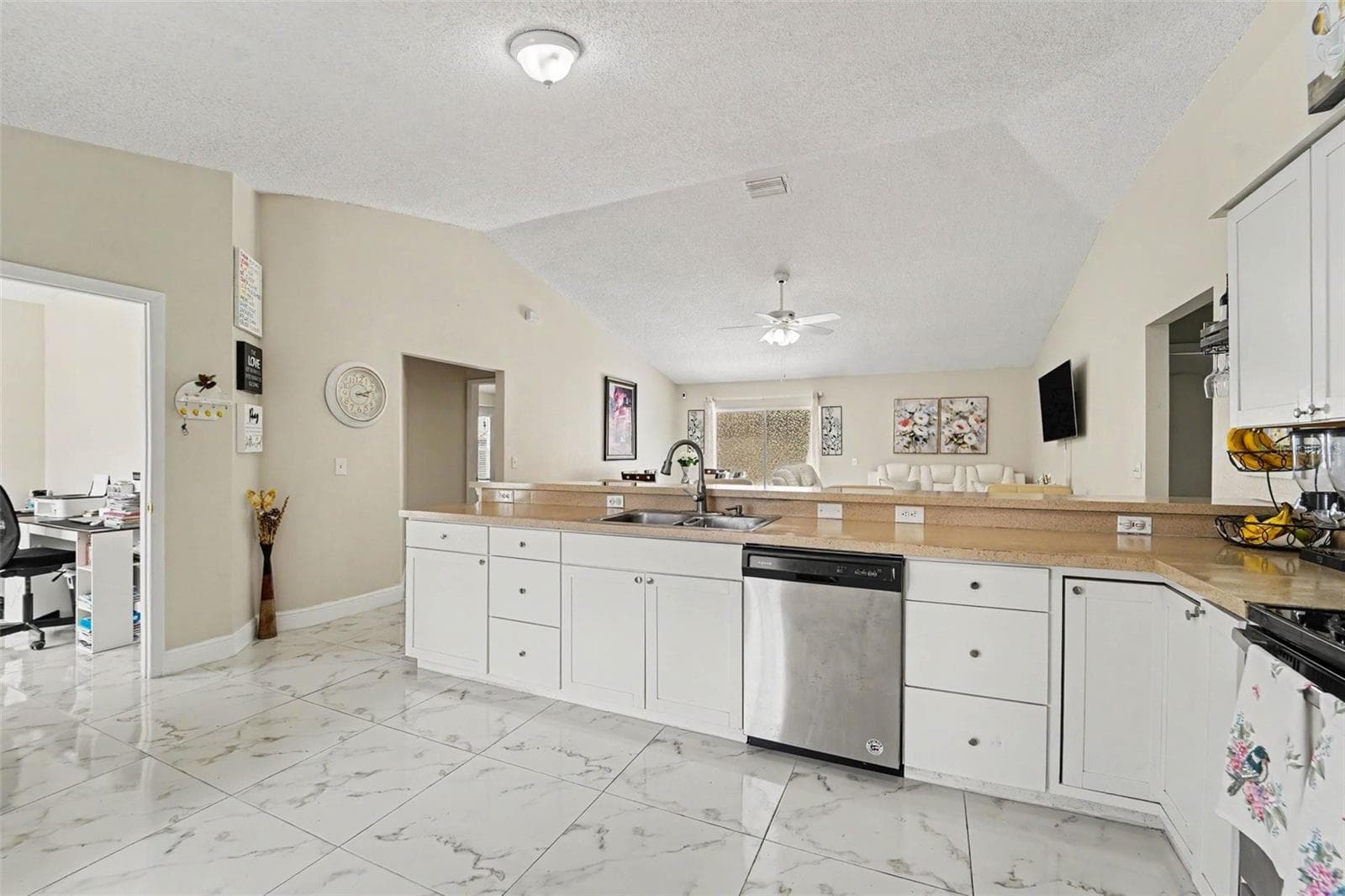 2632 GLENVIEW DR — photo 13 of 29