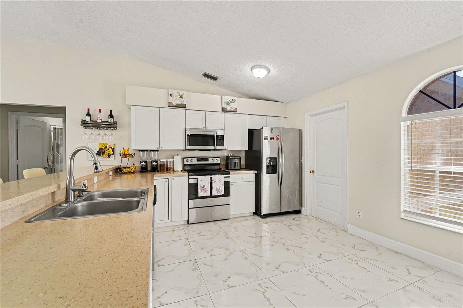 2632 GLENVIEW DR — photo 11 of 29