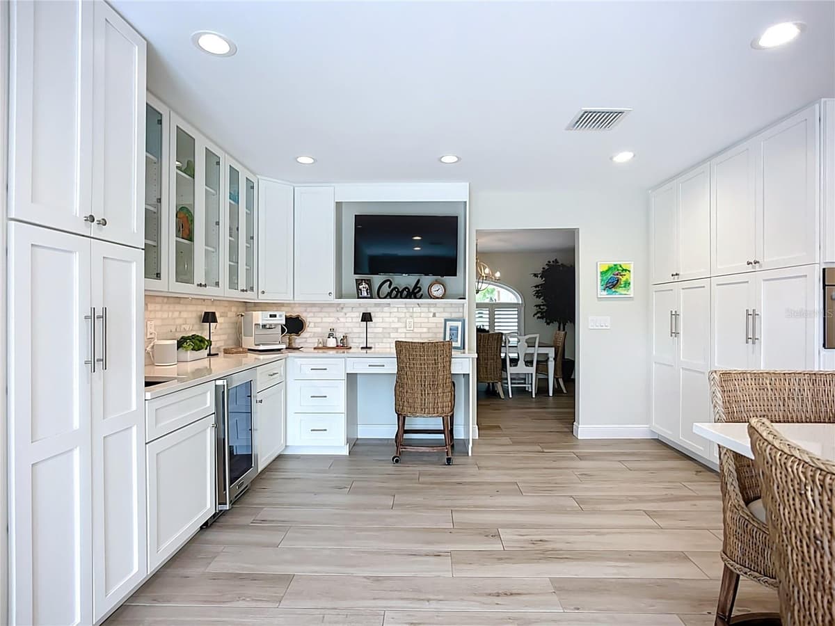 620 NORTH POINT DRIVE — photo 29 of 97