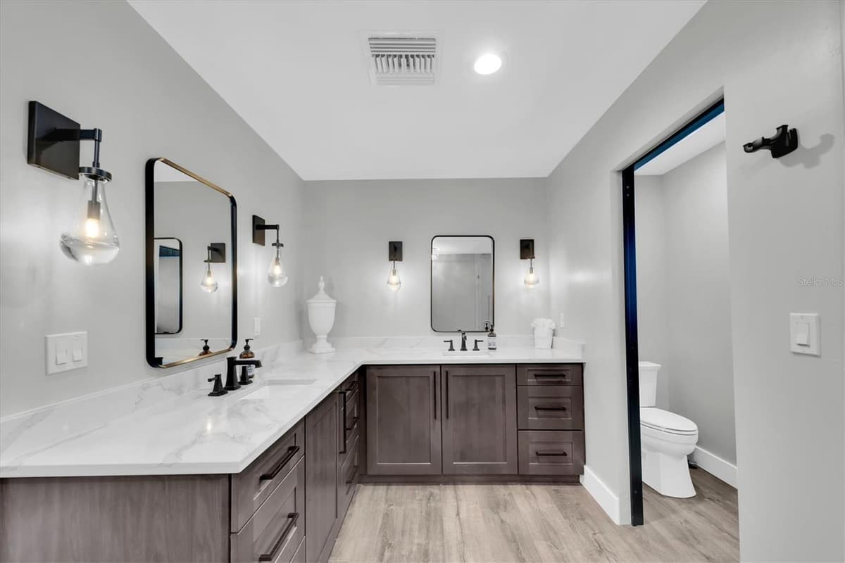 303 BATH CLUB BOULEVARD — photo 24 of 51