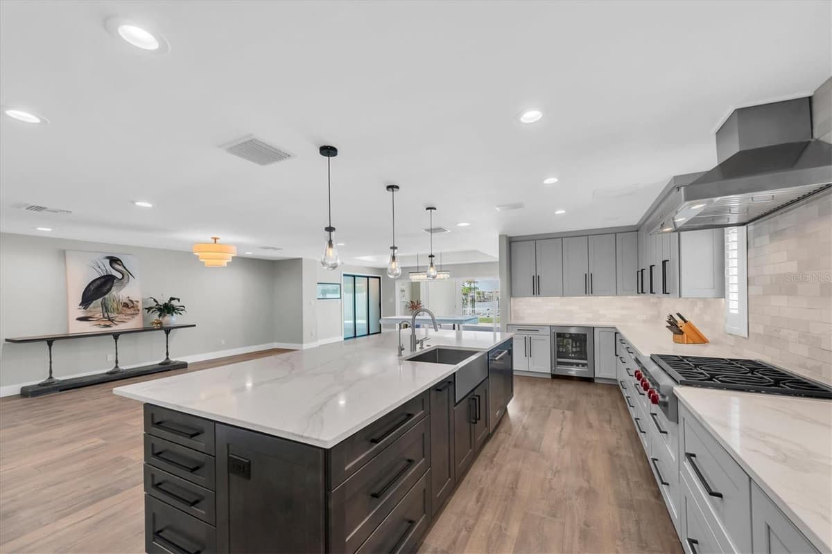 303 BATH CLUB BOULEVARD — photo 15 of 51