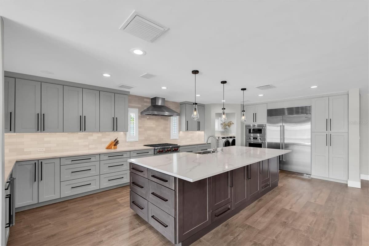 303 BATH CLUB BOULEVARD — photo 10 of 51