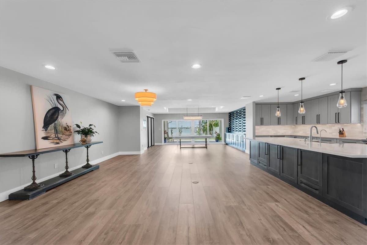 303 BATH CLUB BOULEVARD — photo 6 of 51