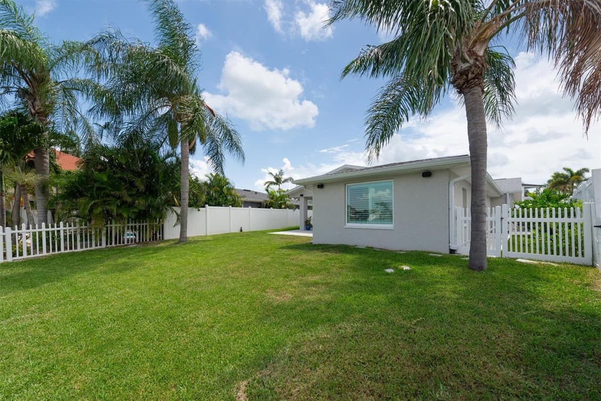 303 BATH CLUB BOULEVARD — photo 44 of 51
