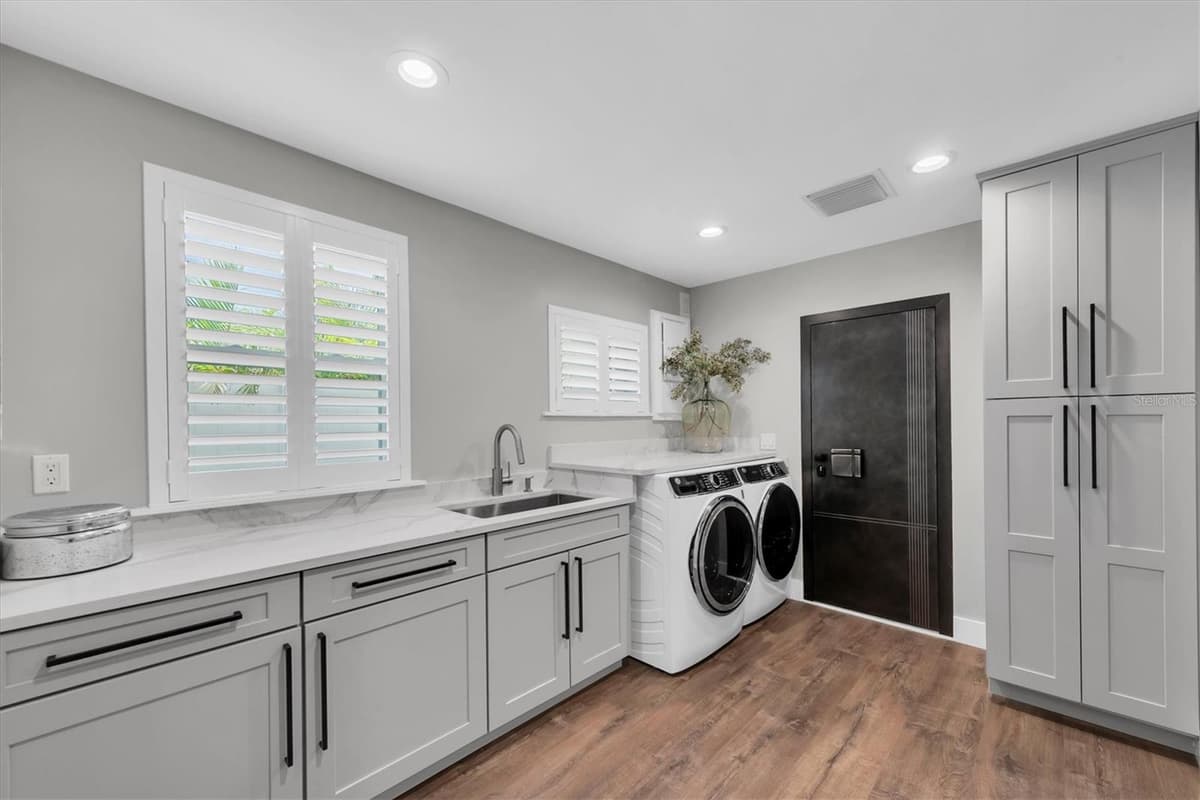 303 BATH CLUB BOULEVARD — photo 19 of 51