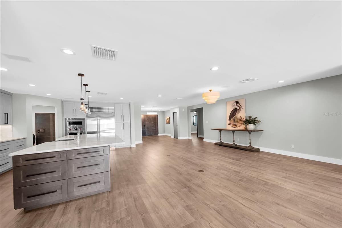 303 BATH CLUB BOULEVARD — photo 7 of 51