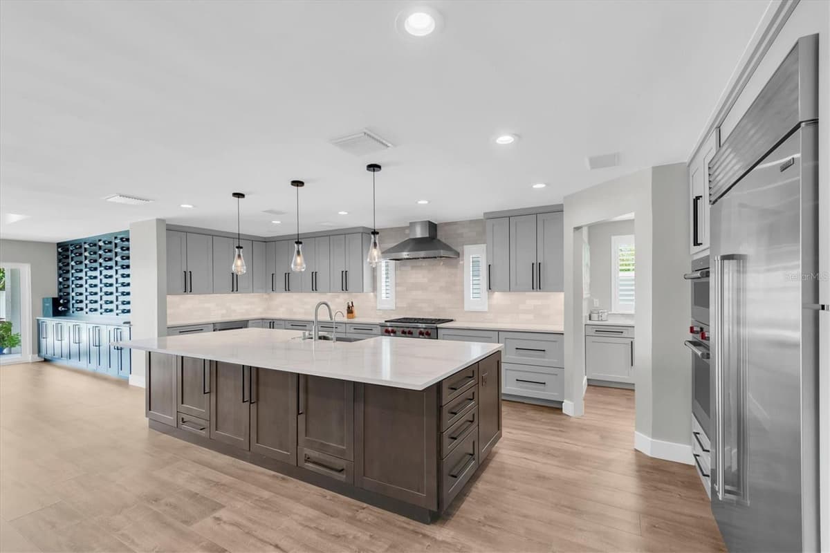 303 BATH CLUB BOULEVARD — photo 12 of 51