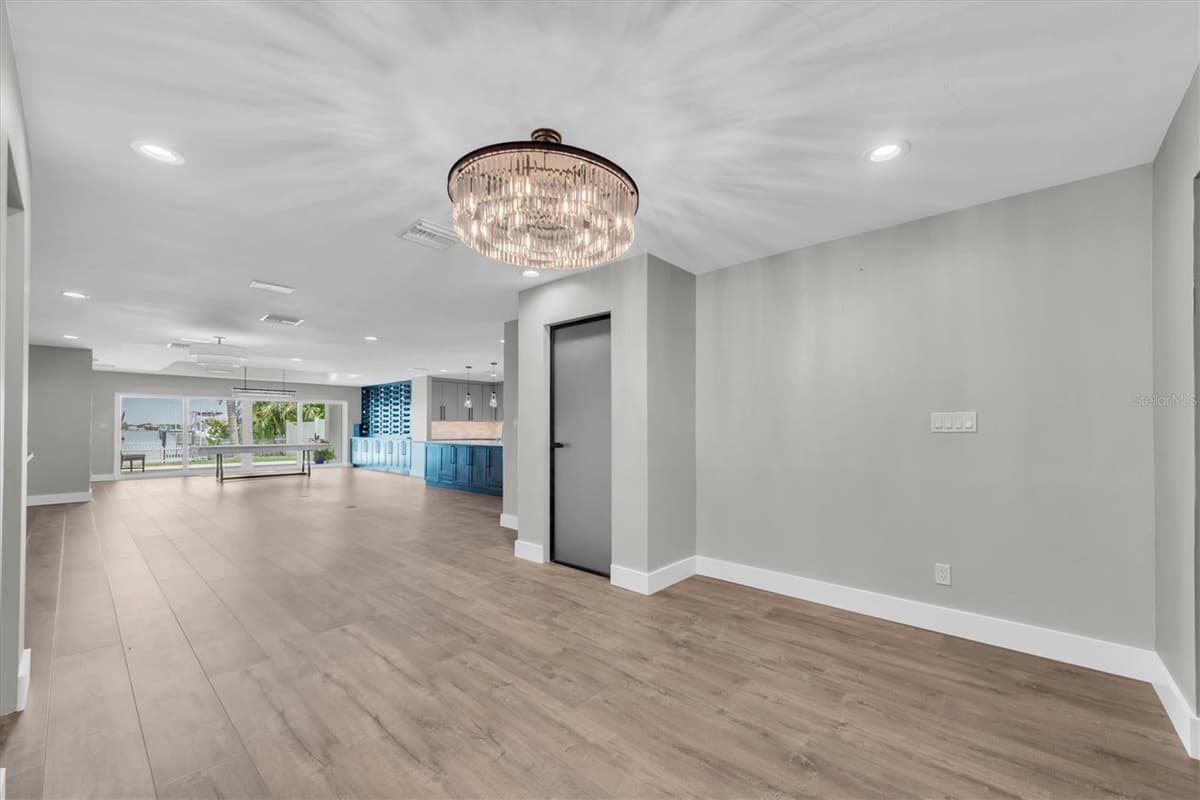 303 BATH CLUB BOULEVARD — photo 3 of 51