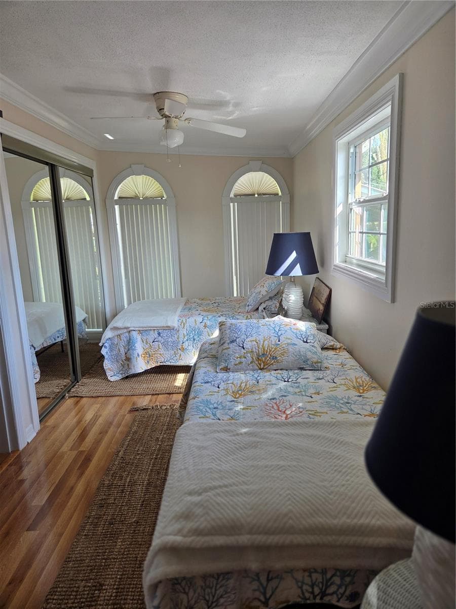 507 LAKESHORE DRIVE — photo 20 of 58