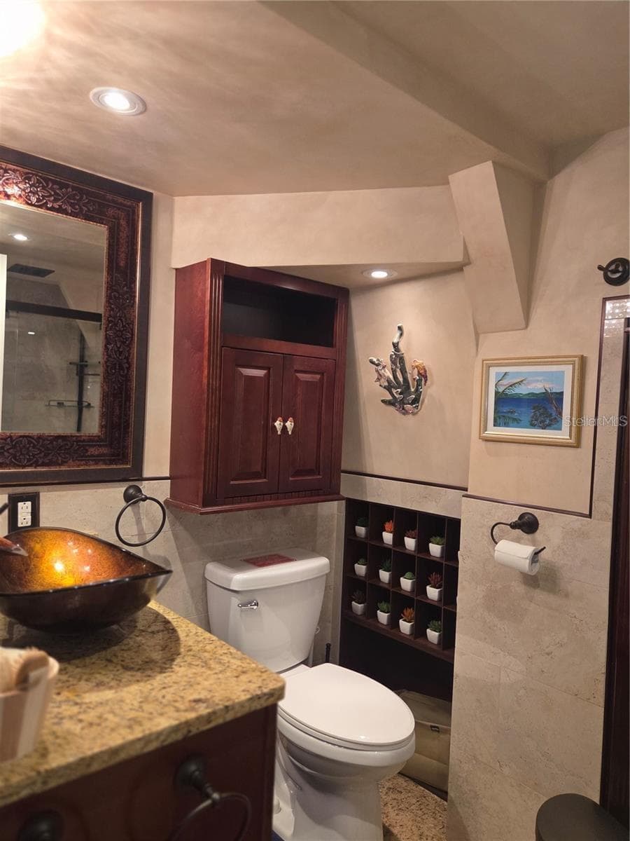 507 LAKESHORE DRIVE — photo 23 of 58