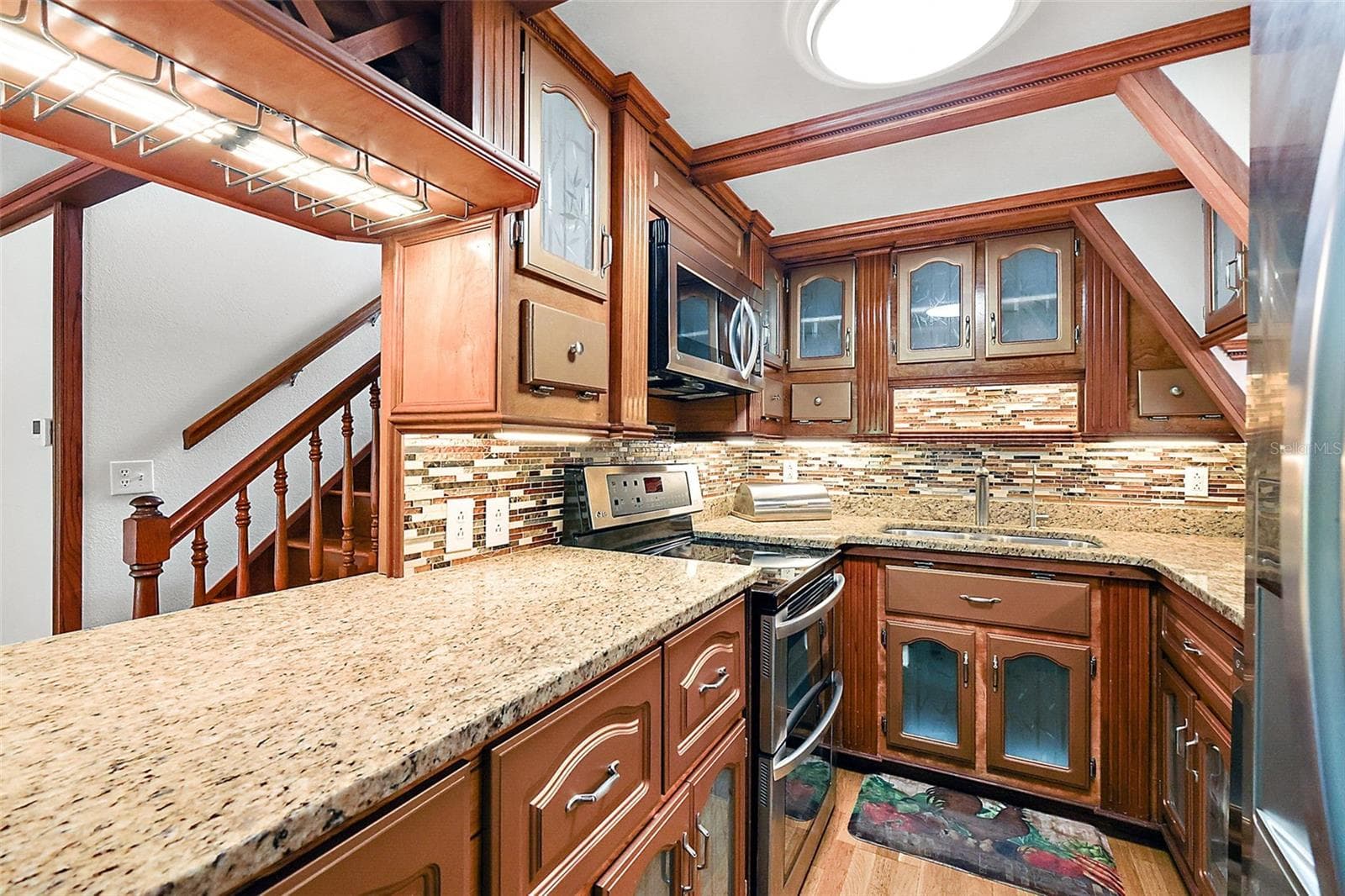 507 LAKESHORE DRIVE — photo 12 of 58