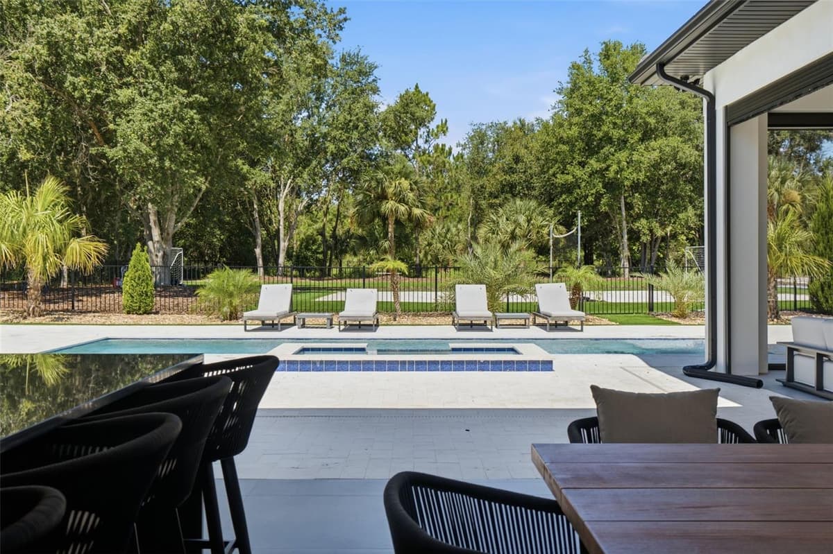 15800 PENDIO DRIVE — photo 85 of 99