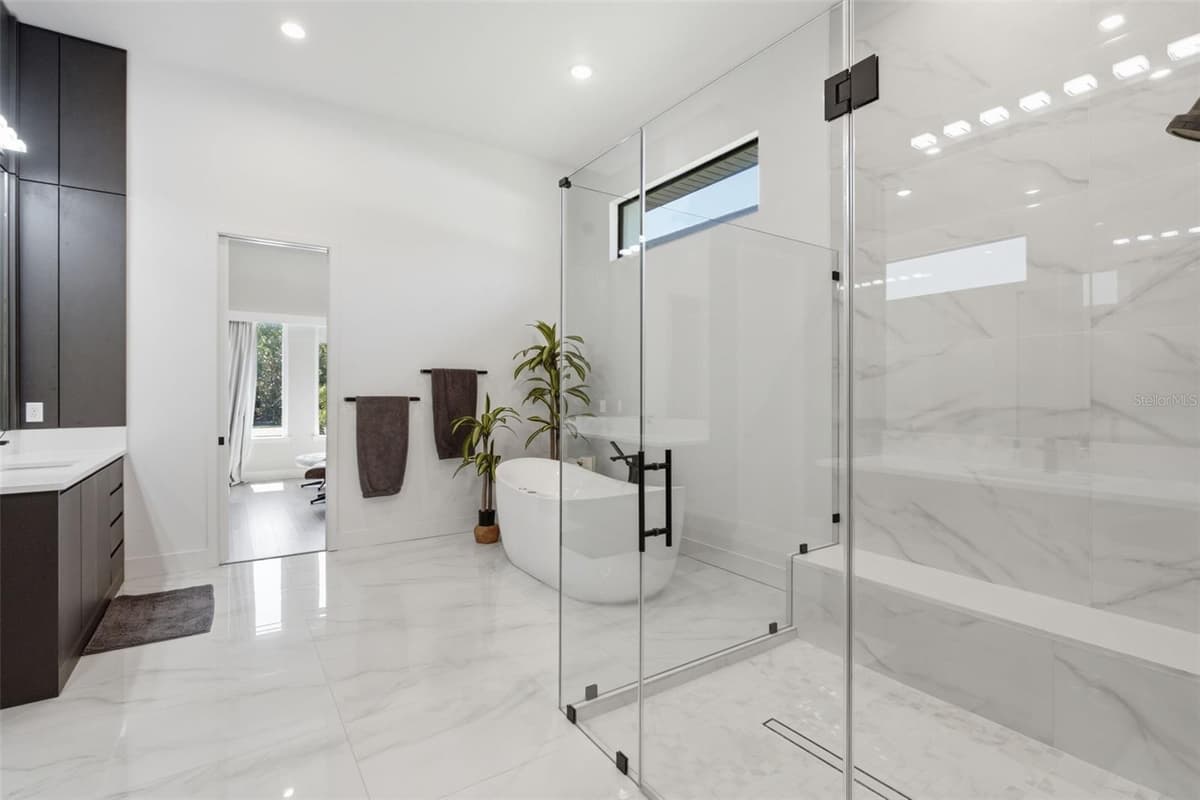 15800 PENDIO DRIVE — photo 45 of 99