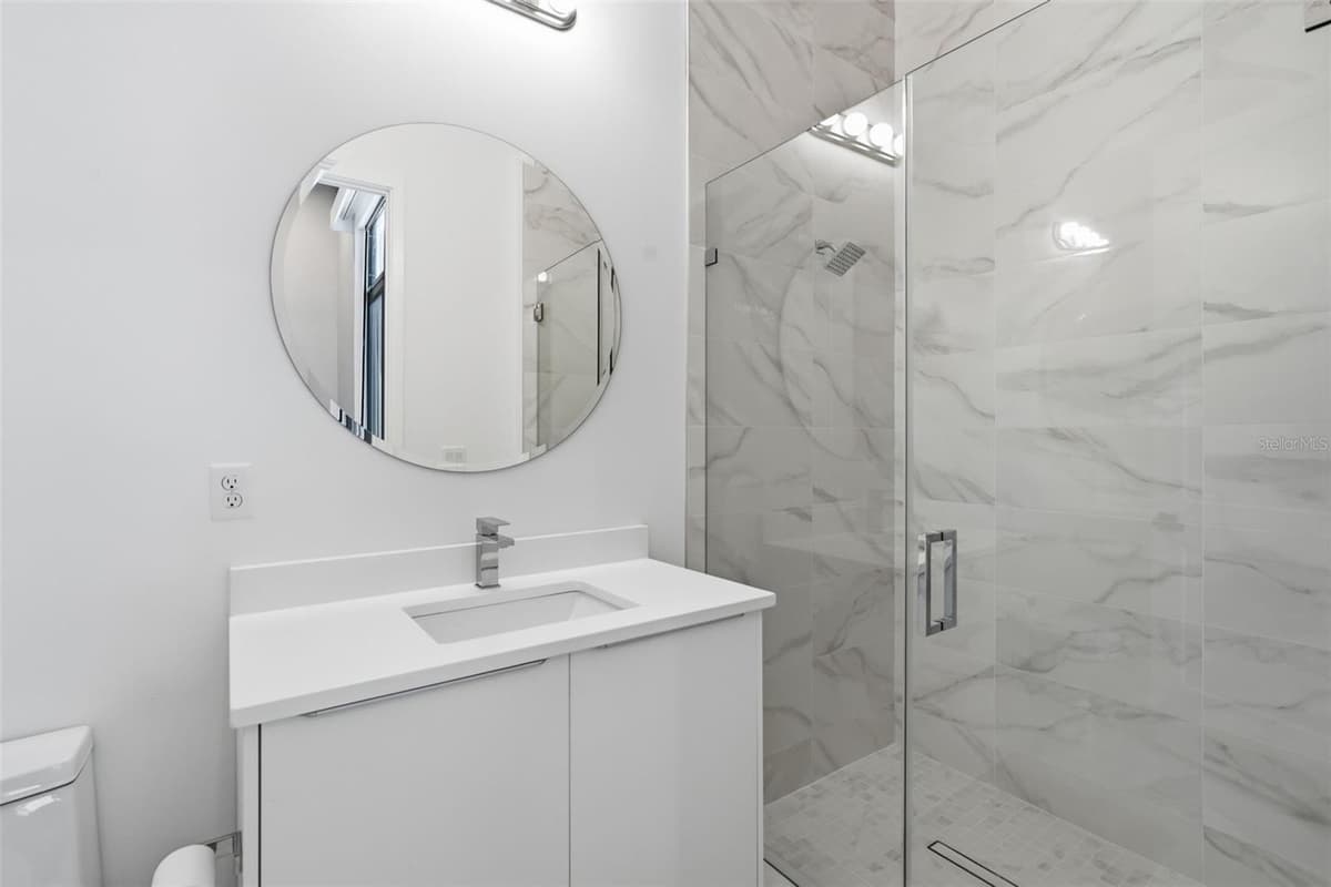 15800 PENDIO DRIVE — photo 28 of 99