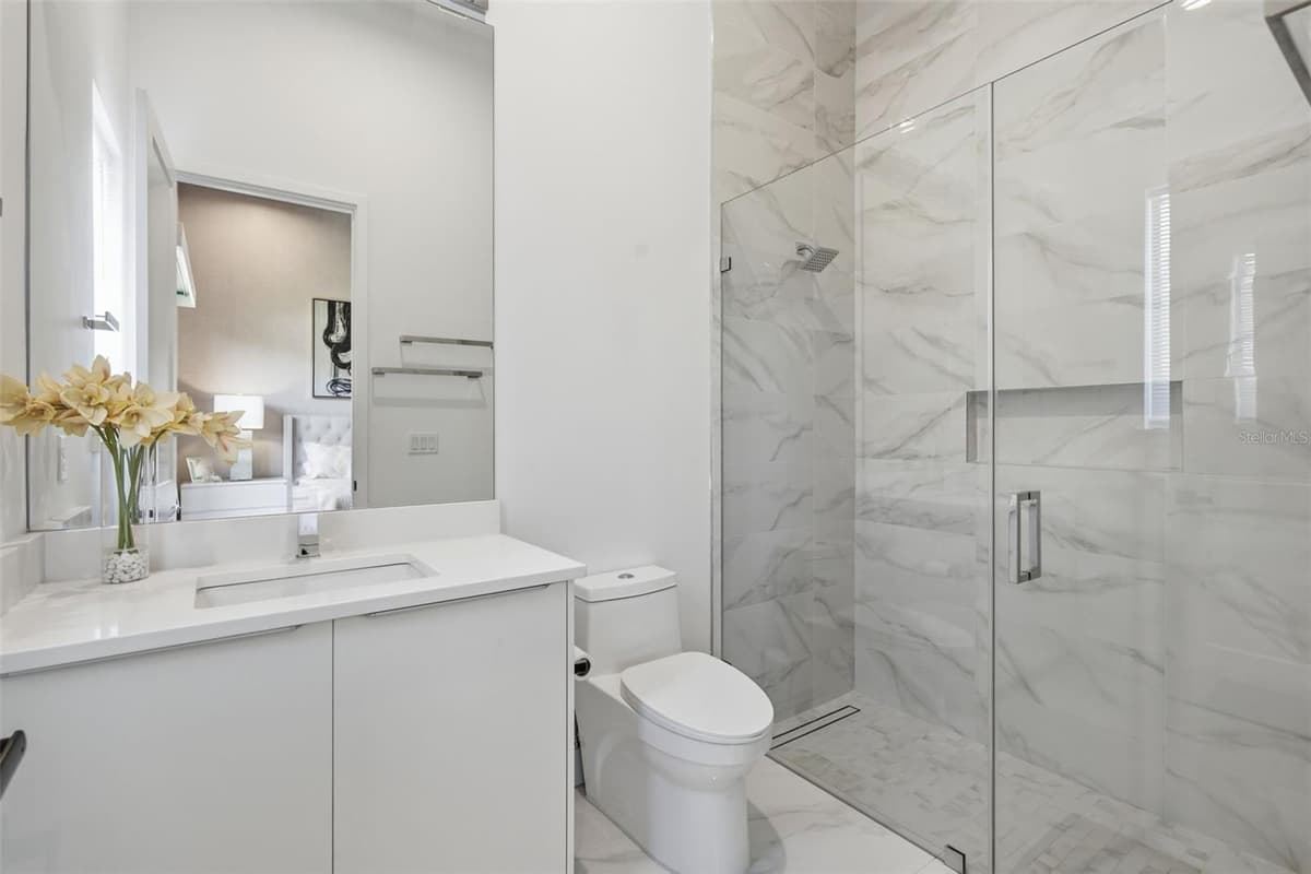 15800 PENDIO DRIVE — photo 30 of 99