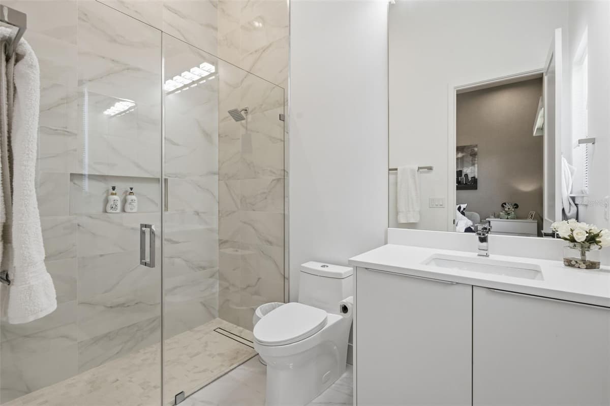 15800 PENDIO DRIVE — photo 32 of 99