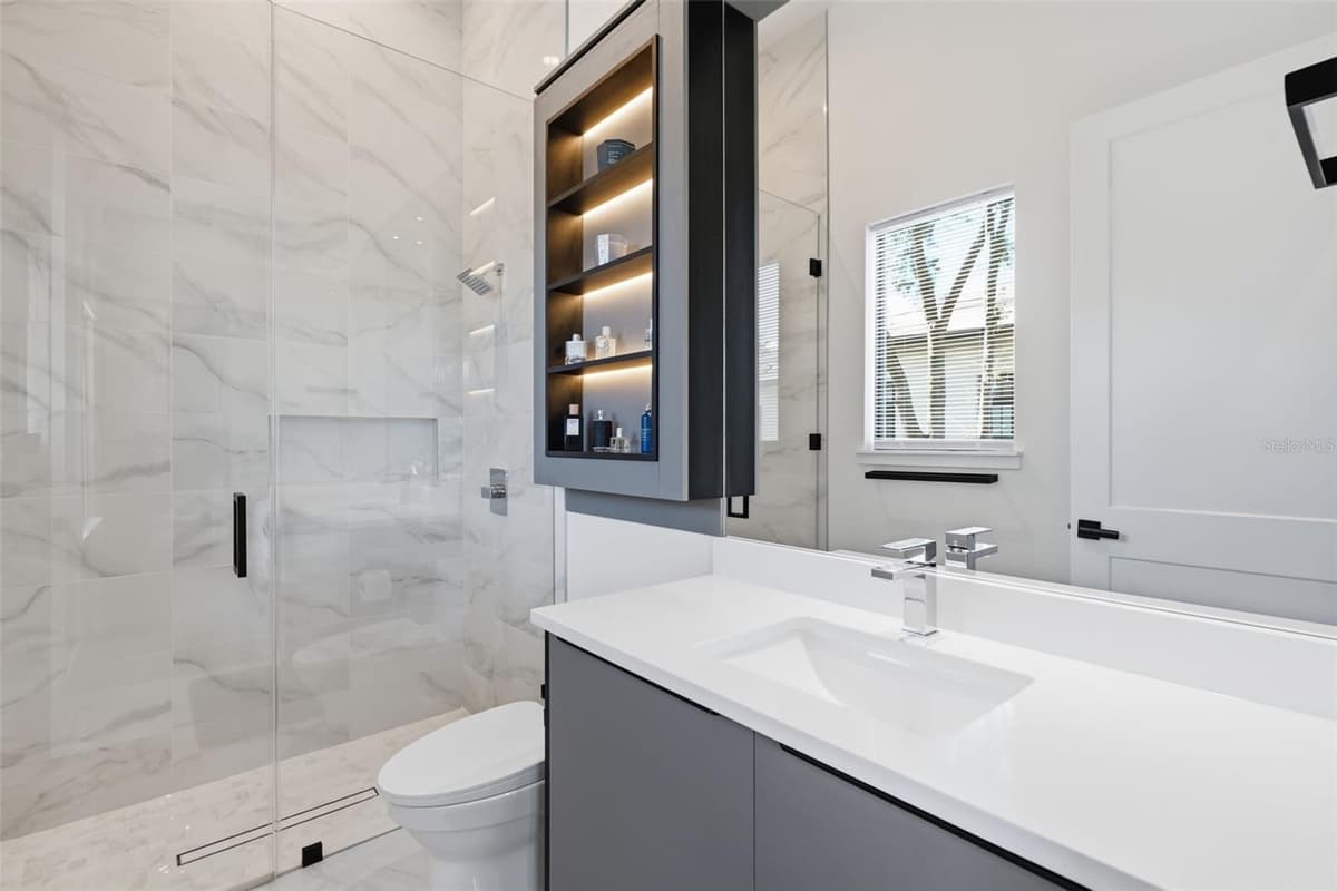 15800 PENDIO DRIVE — photo 36 of 99