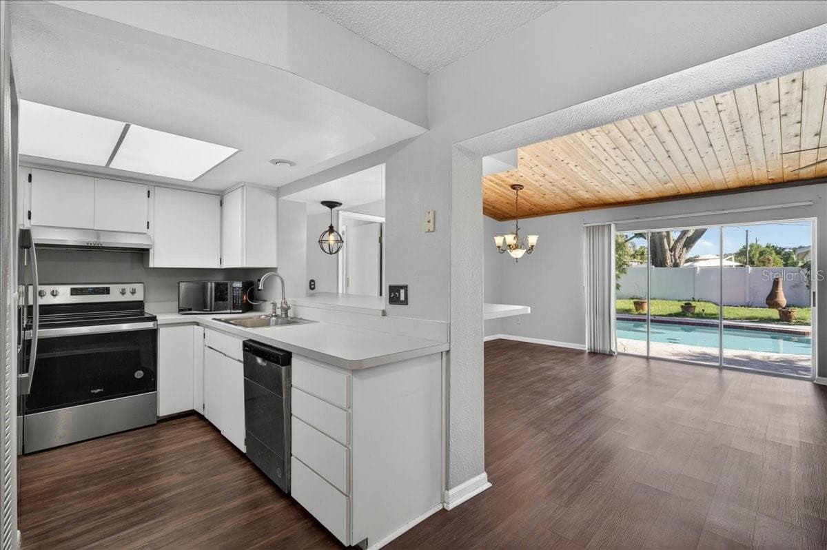 10202 56TH STREET — photo 10 of 45