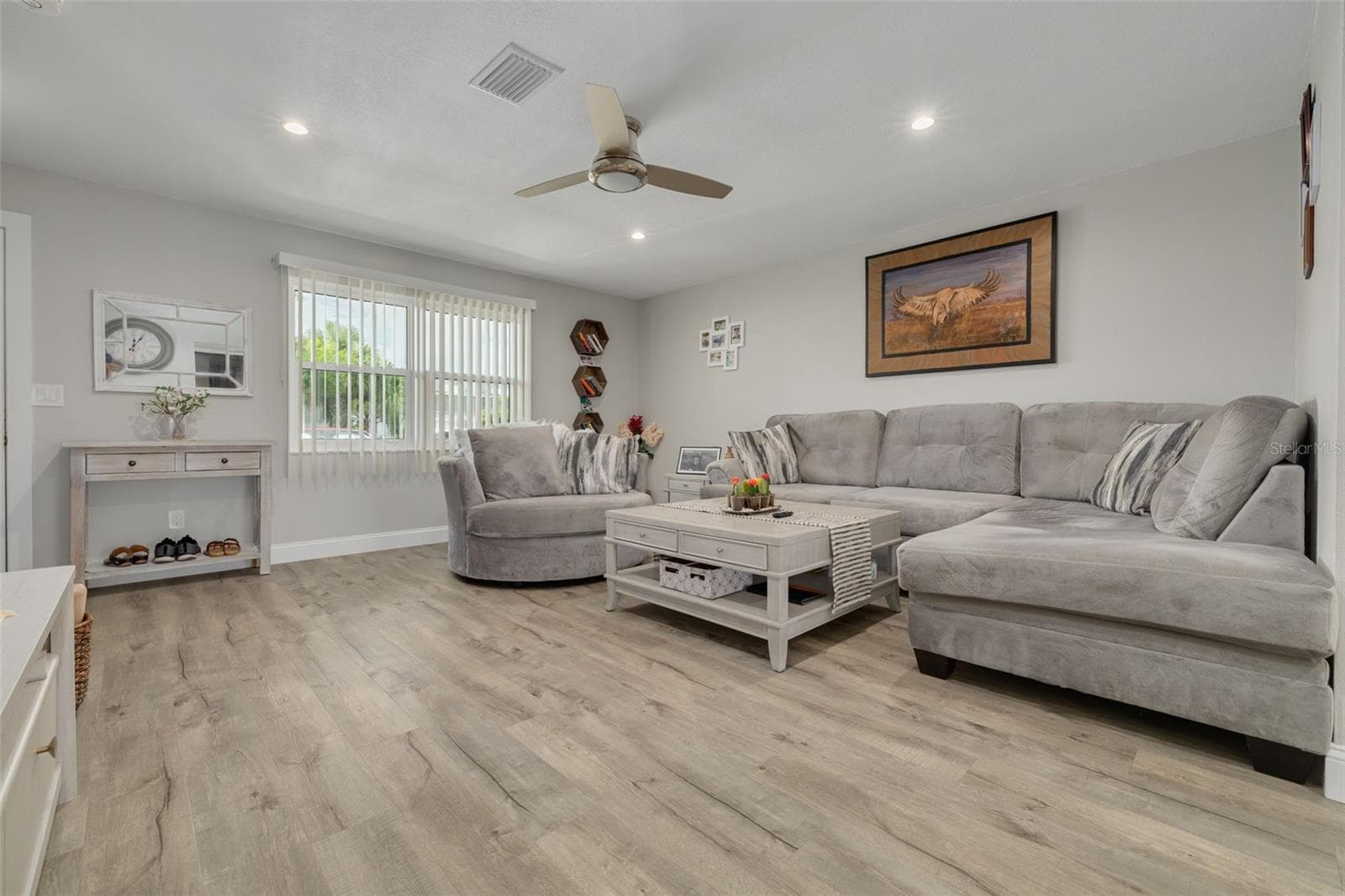 802 MINDY COURT — photo 12 of 37