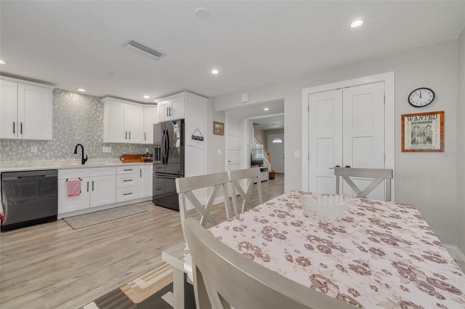 802 MINDY COURT — photo 10 of 37
