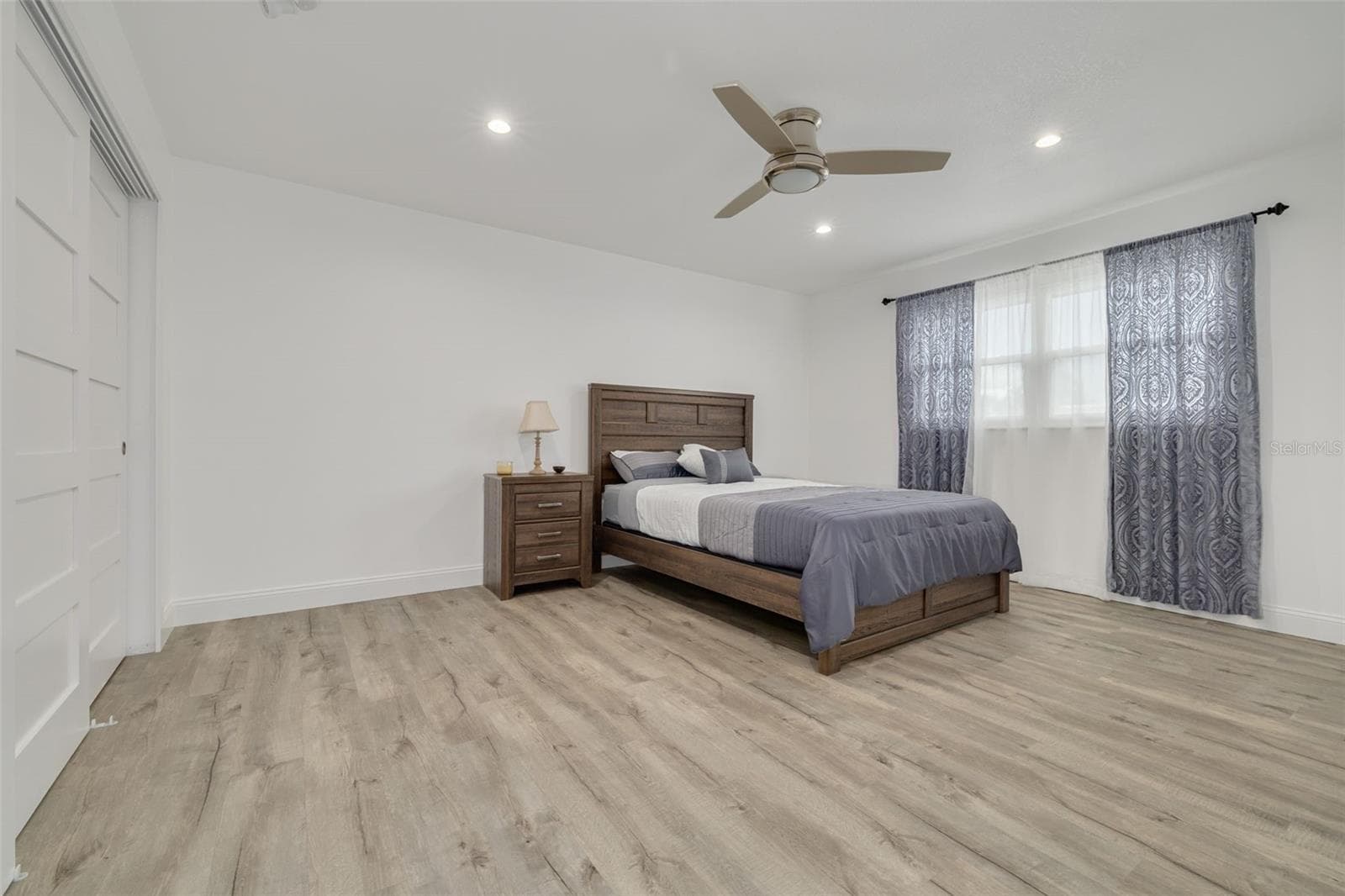 802 MINDY COURT — photo 20 of 37