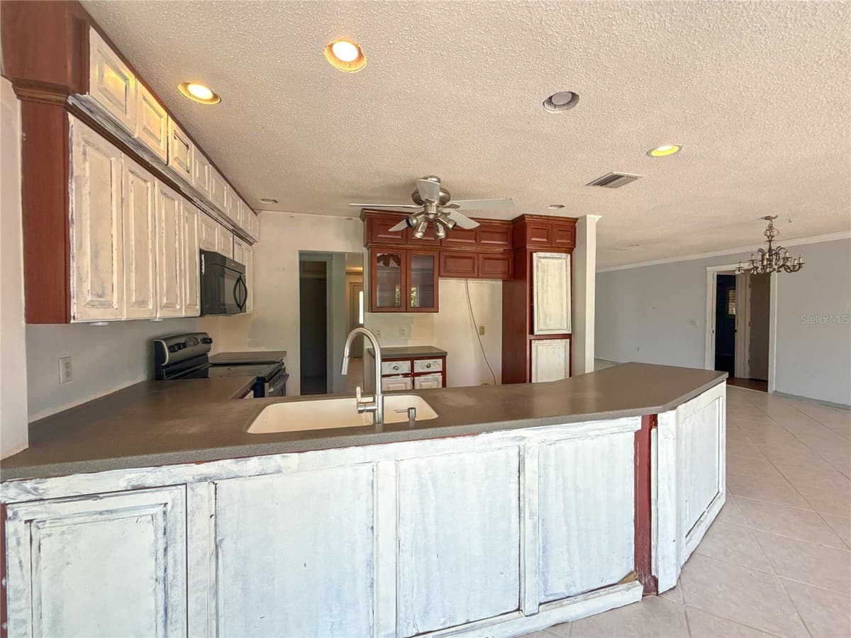 132 MARK TWAIN LANE — photo 8 of 24