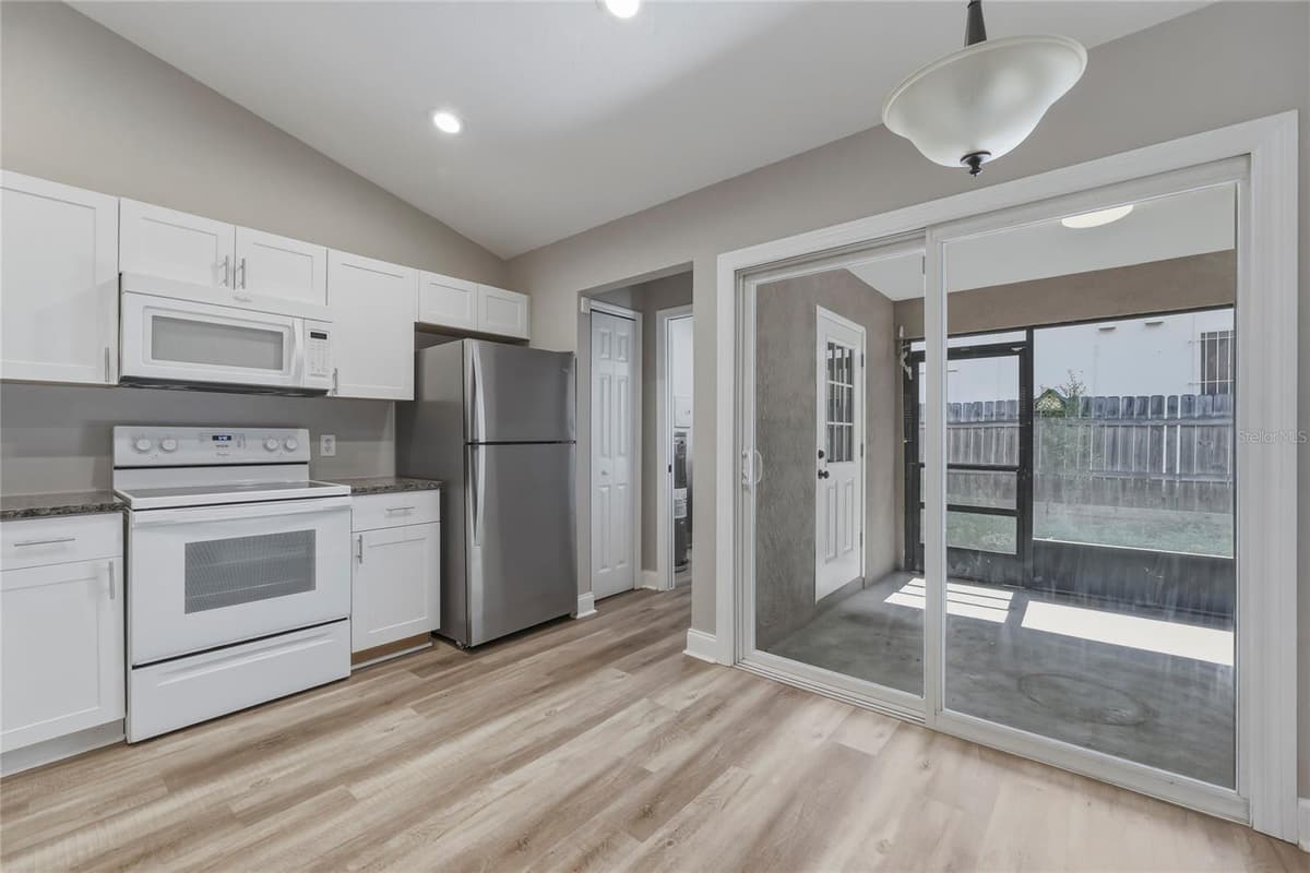 1203 SHADY PINES LANE — photo 11 of 28