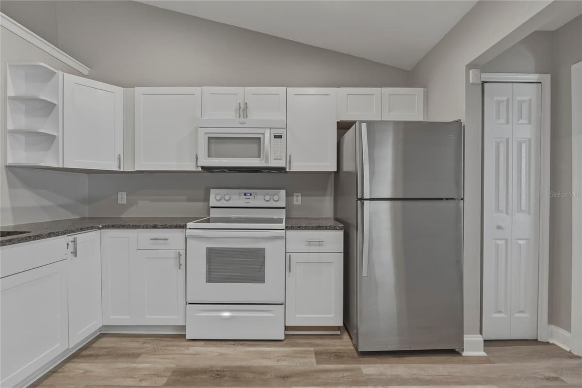 1203 SHADY PINES LANE — photo 8 of 28