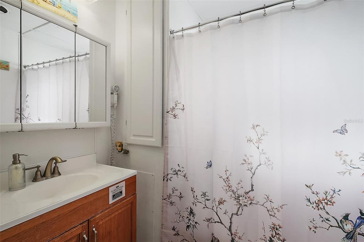 11723 MAGNOLIA AVENUE — photo 8 of 25