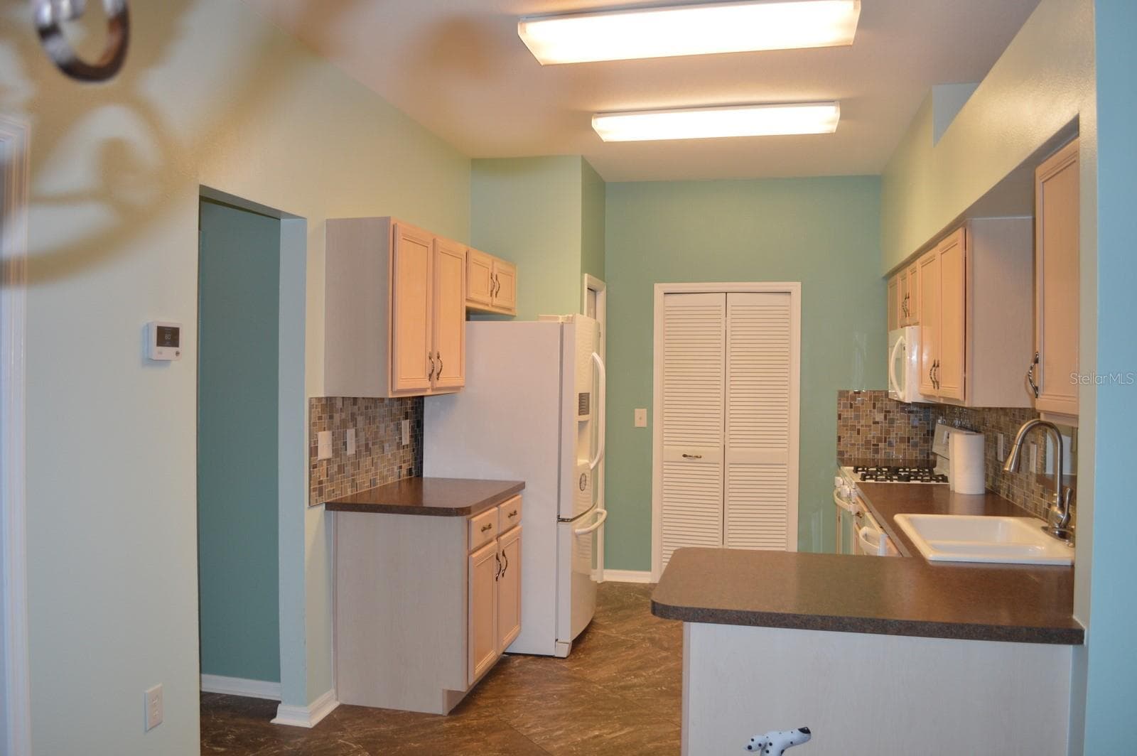 1926 SASSAFRAS DRIVE — photo 4 of 25