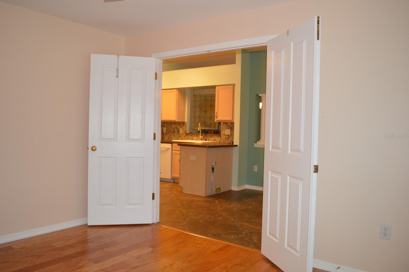 1926 SASSAFRAS DRIVE — photo 8 of 25