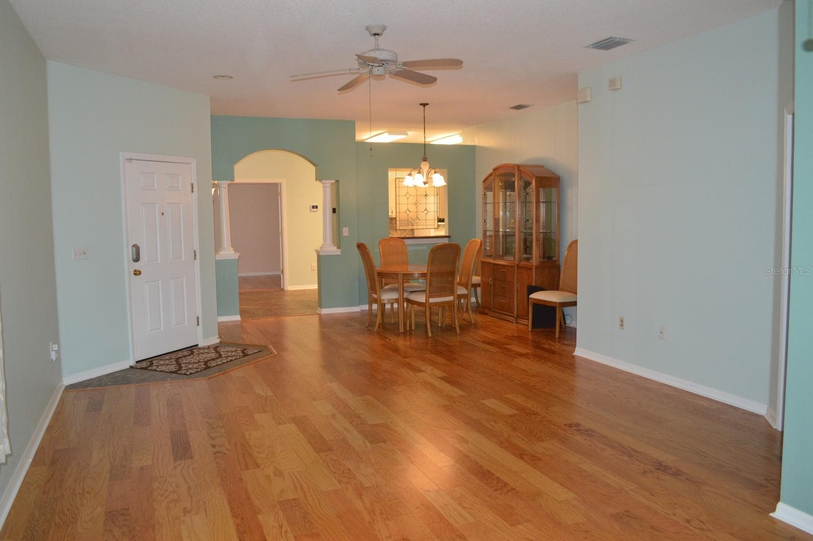 1926 SASSAFRAS DRIVE — photo 2 of 25