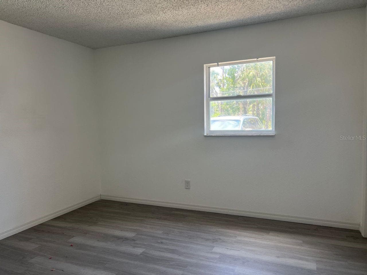 5541 BAY BOULEVARD — photo 12 of 26