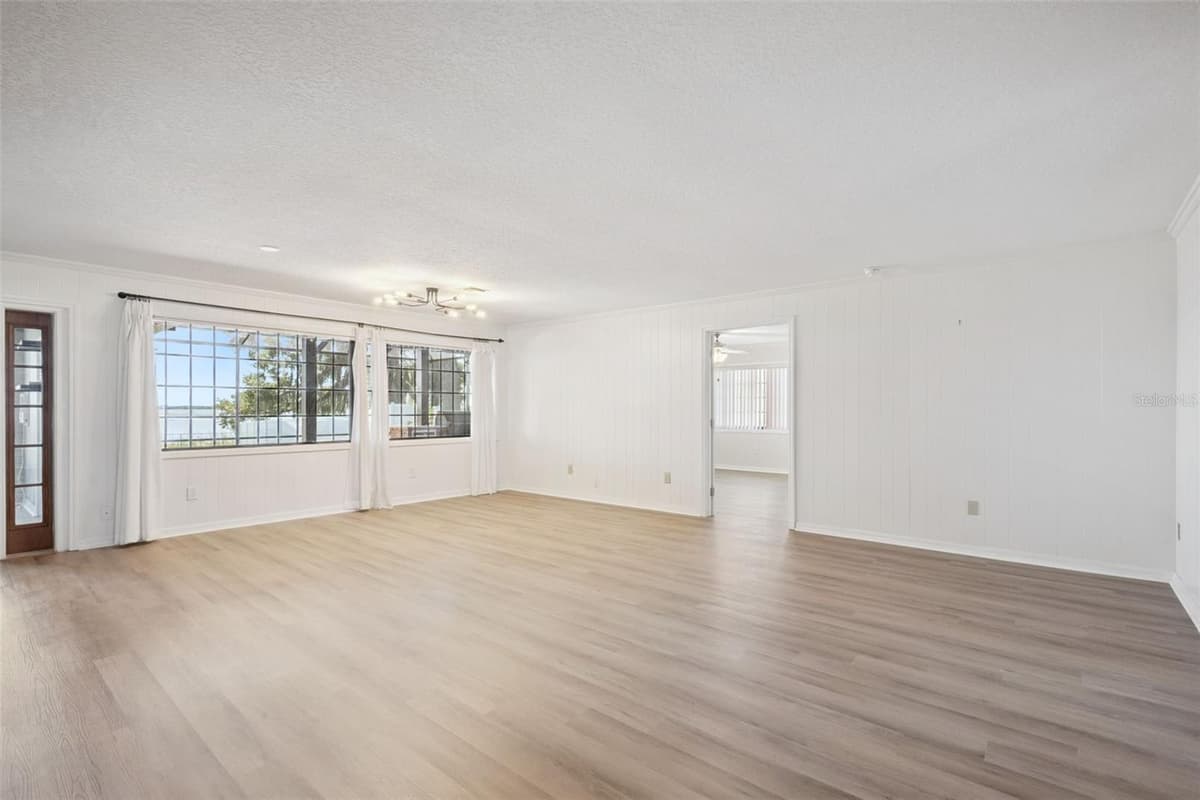 35040 SHADY OAKS LANE — photo 9 of 52