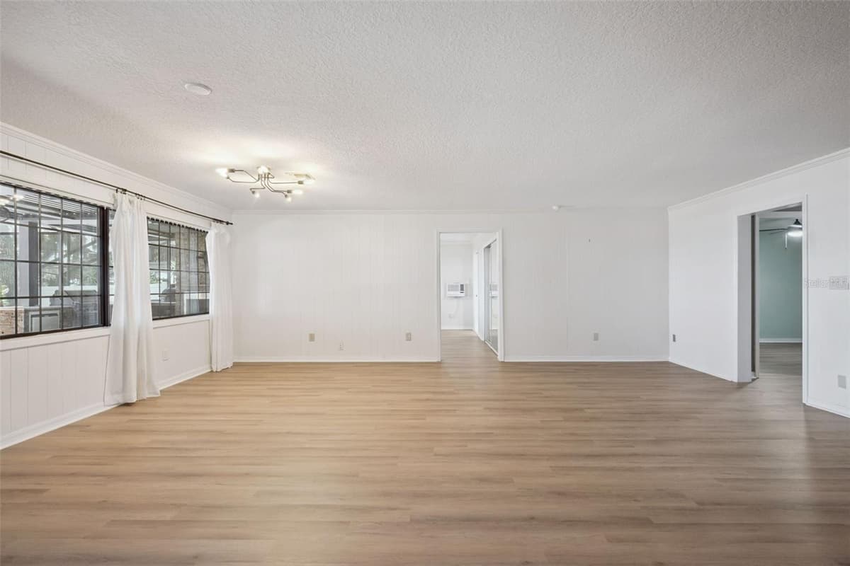 35040 SHADY OAKS LANE — photo 10 of 52