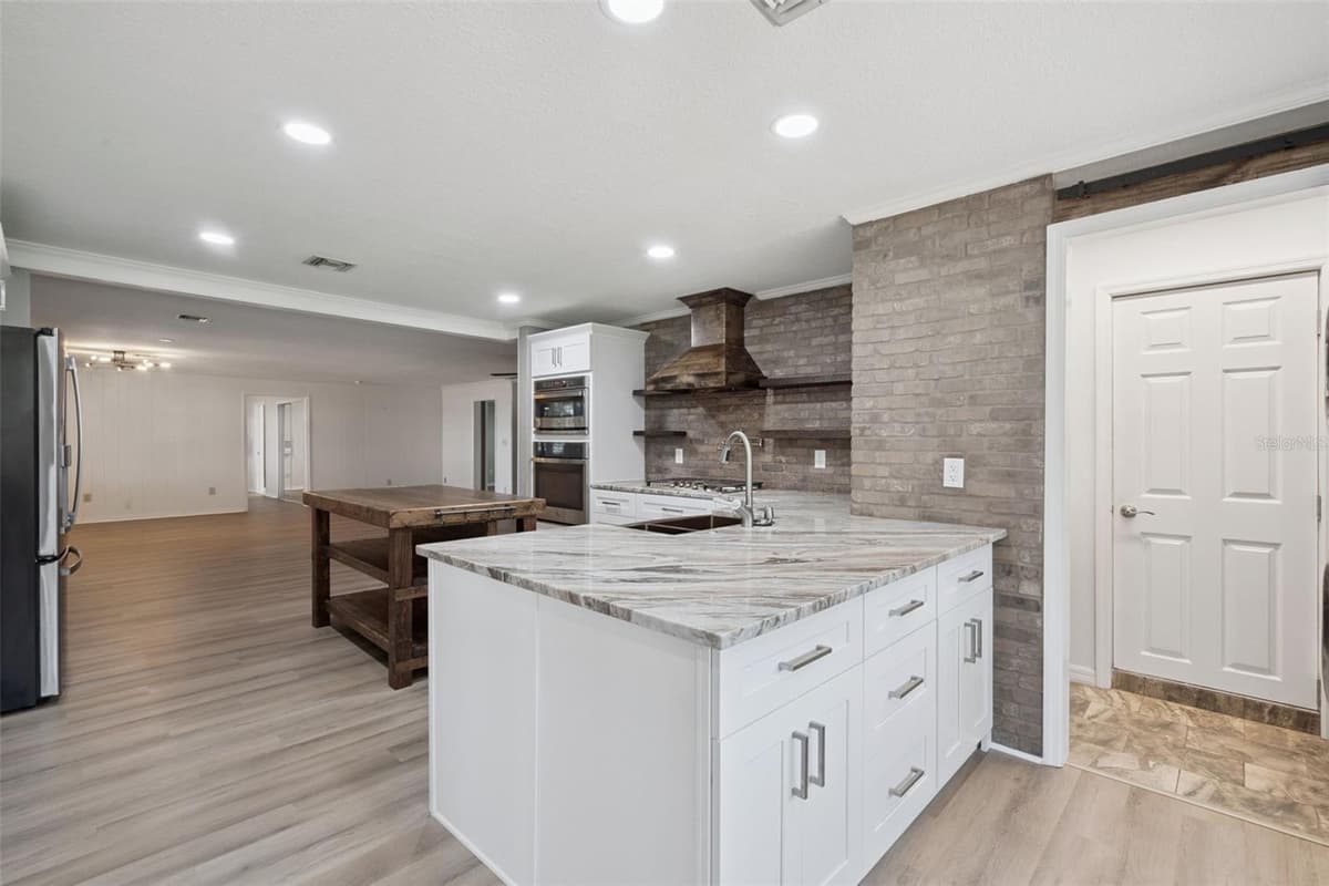 35040 SHADY OAKS LANE — photo 11 of 52