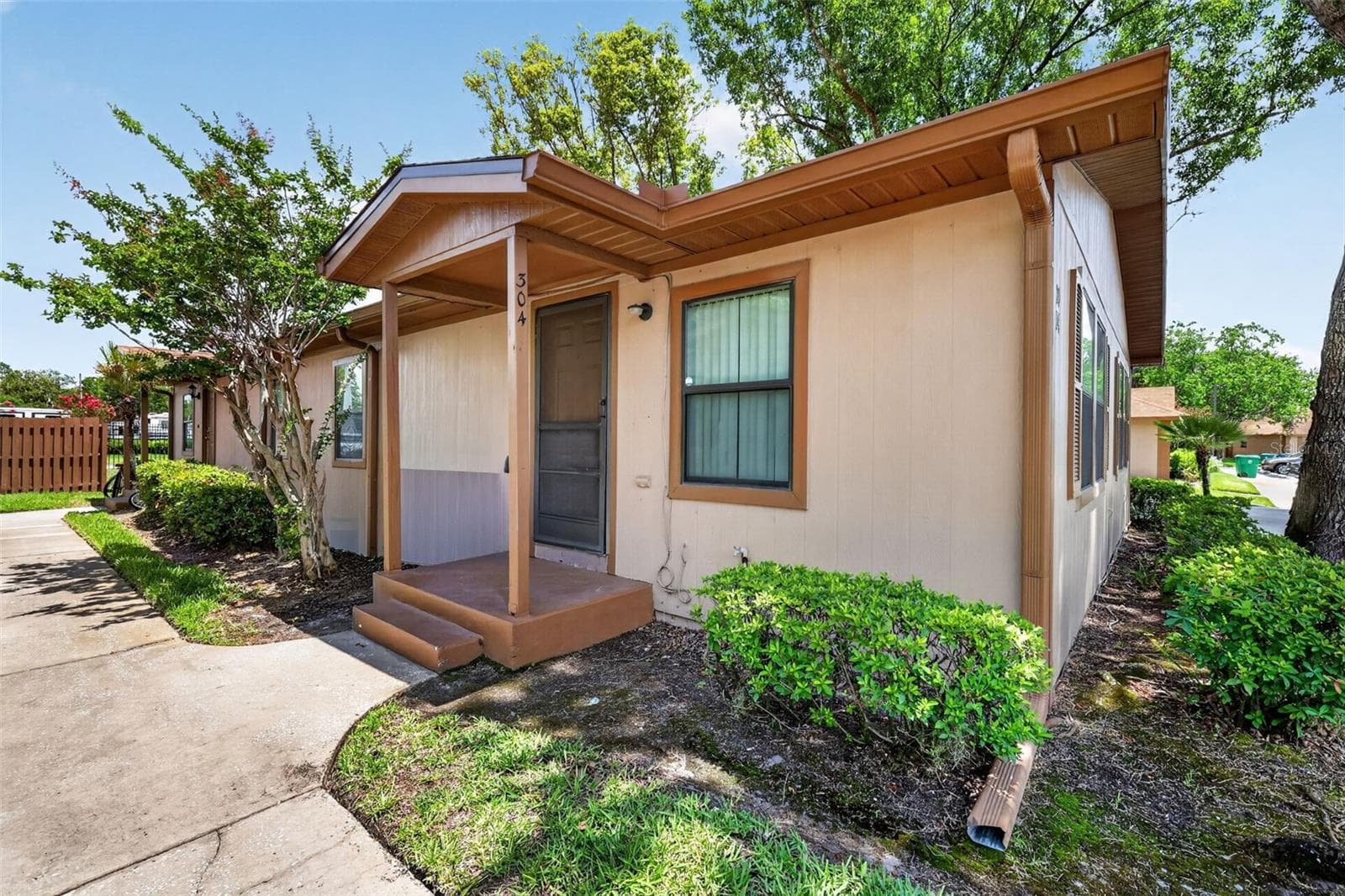 304 ERON WAY — photo 1 of 20