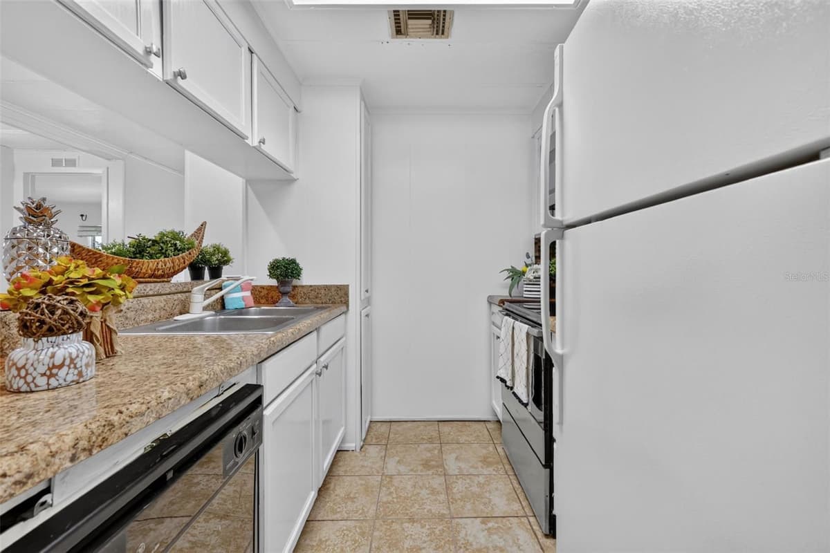 304 ERON WAY — photo 8 of 20