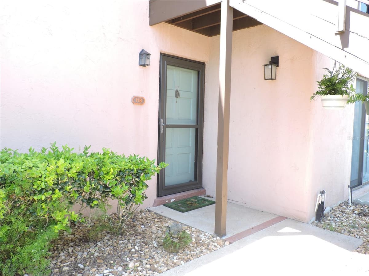 118 LA CASA — photo 2 of 43