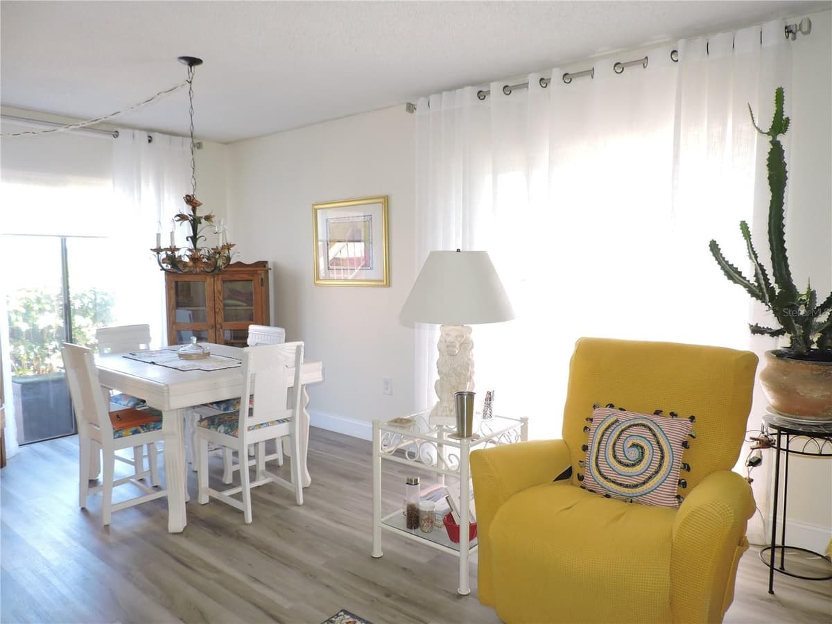 118 LA CASA — photo 14 of 43