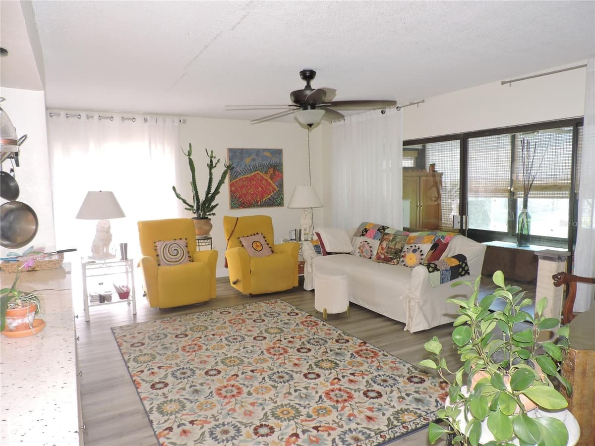 118 LA CASA — photo 12 of 43