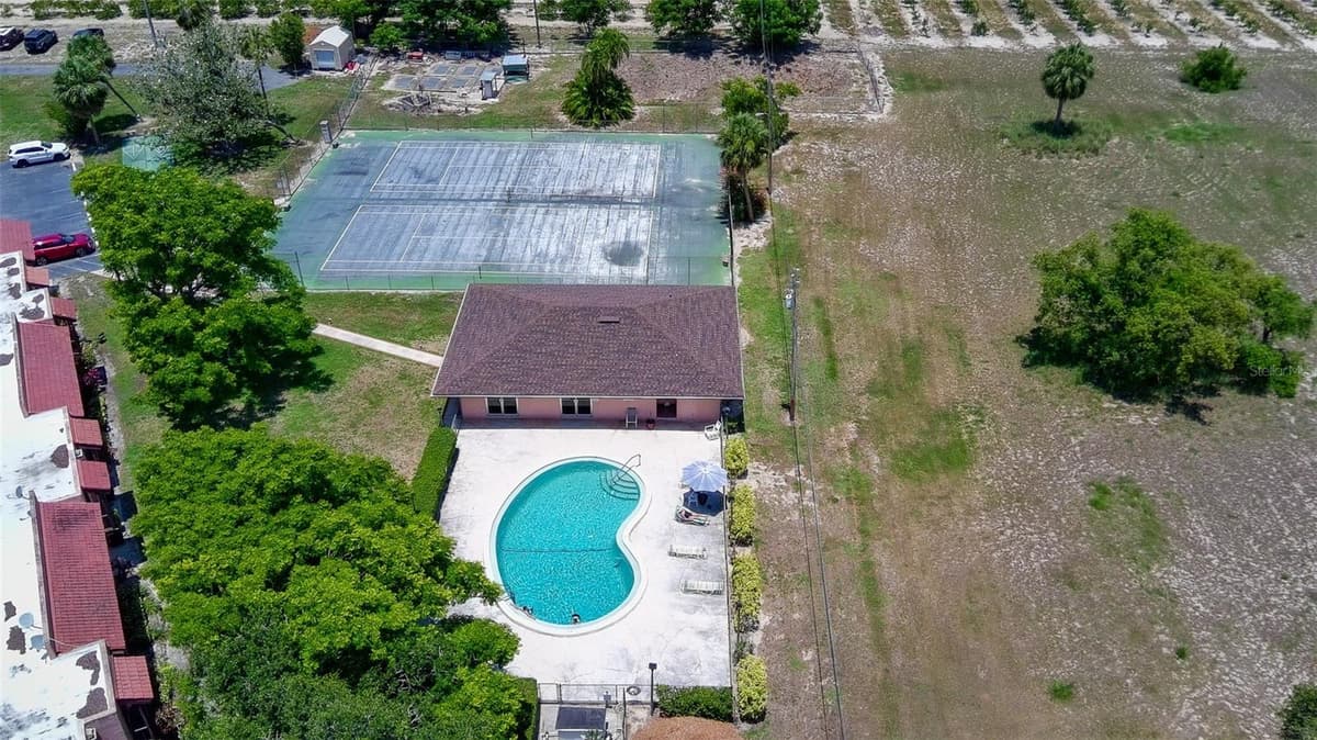 118 LA CASA — photo 42 of 43