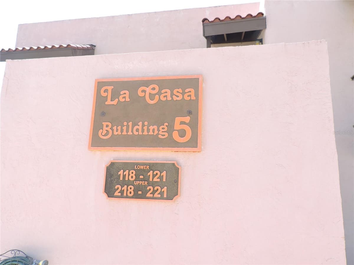 118 LA CASA — photo 31 of 43
