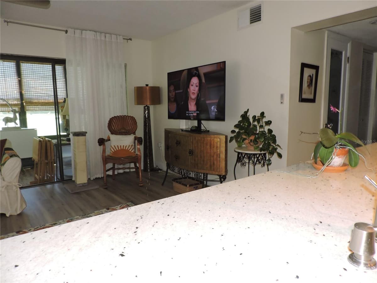 118 LA CASA — photo 10 of 43