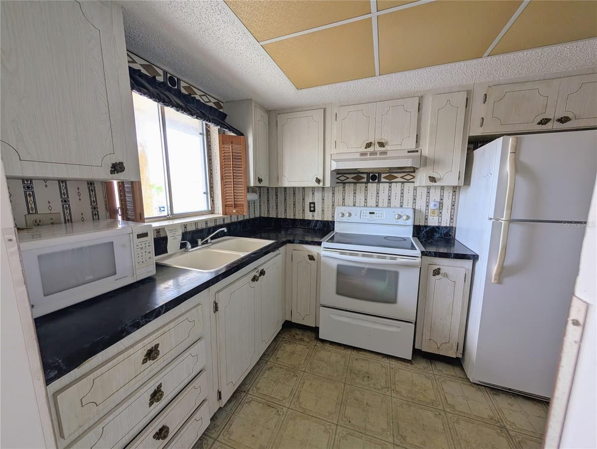 3714 LAKE BAYSHORE DRIVE — photo 3 of 33