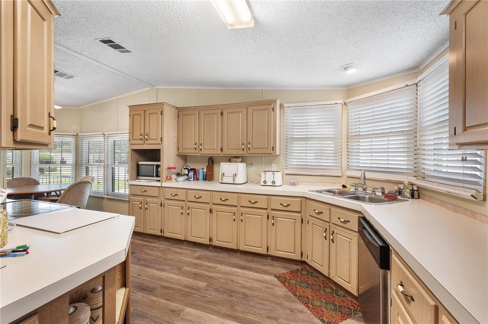1610 REYNOLDS ROAD — photo 4 of 24
